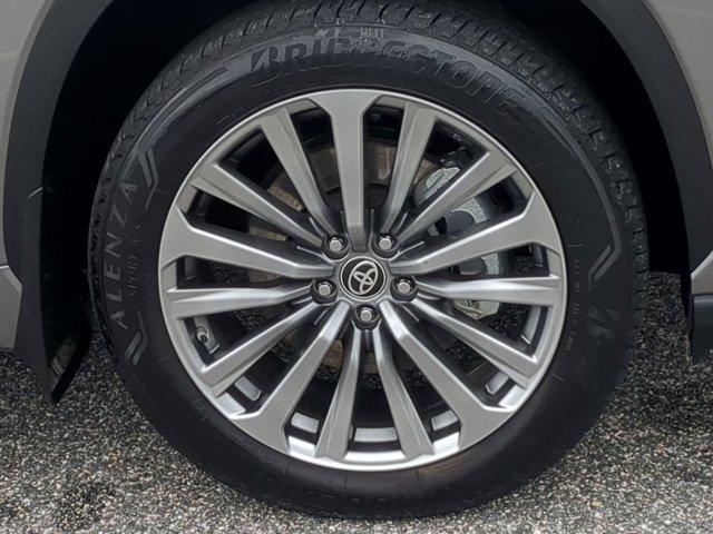 used 2025 Toyota Highlander car