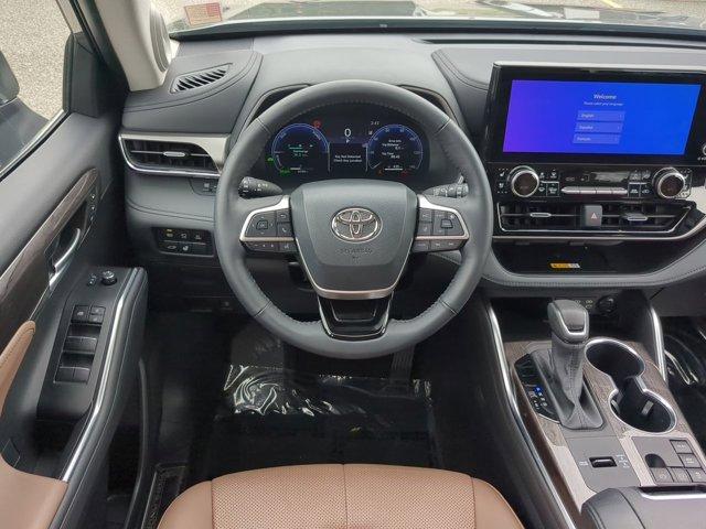 used 2025 Toyota Highlander car