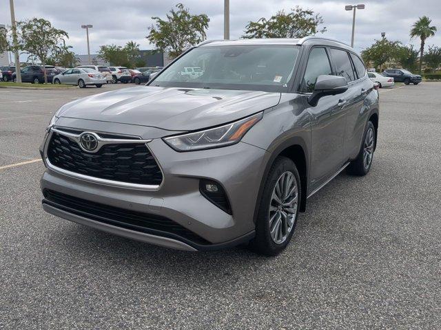 used 2025 Toyota Highlander car