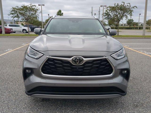 used 2025 Toyota Highlander car