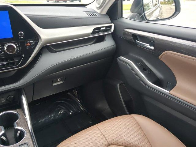 used 2025 Toyota Highlander car