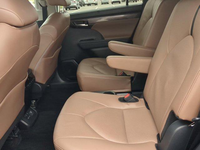 used 2025 Toyota Highlander car