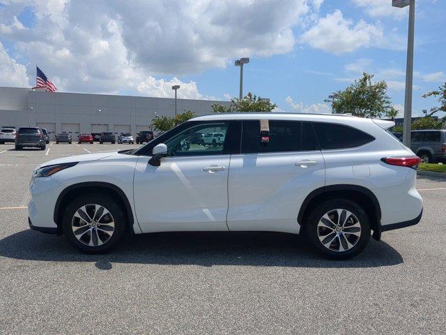 used 2021 Toyota Highlander car