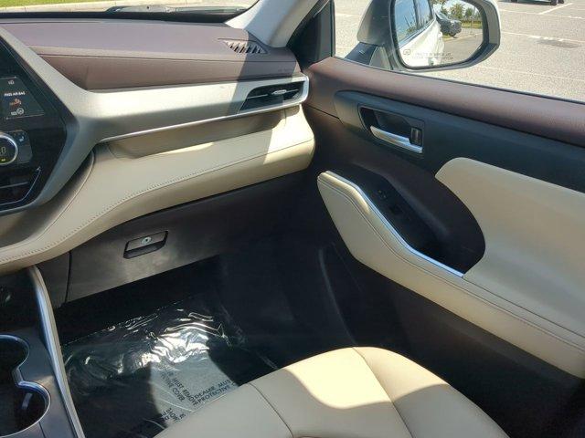 used 2021 Toyota Highlander car