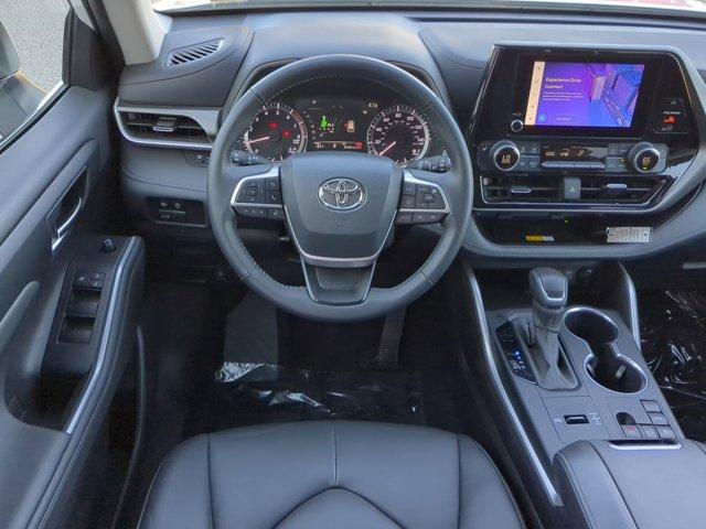 used 2024 Toyota Highlander car