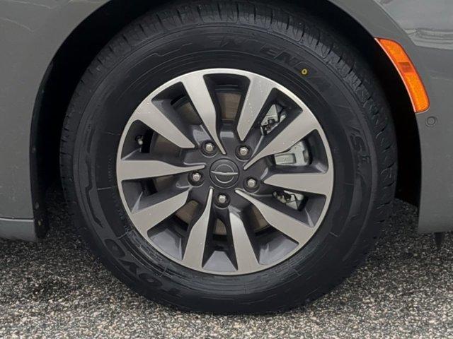 used 2022 Chrysler Pacifica car, priced at $17,877