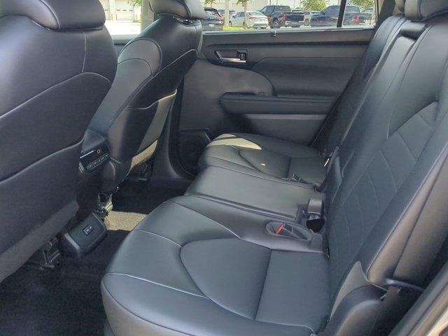 used 2022 Toyota Highlander car
