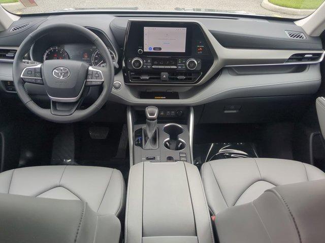 used 2023 Toyota Highlander car