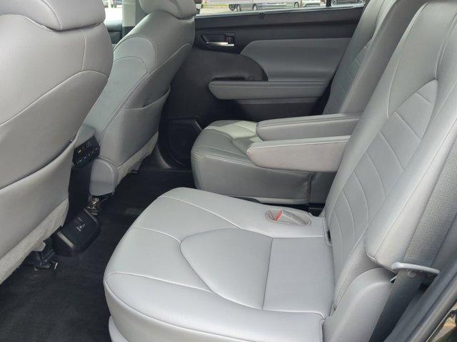 used 2023 Toyota Highlander car