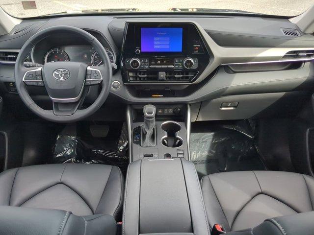 used 2024 Toyota Highlander car