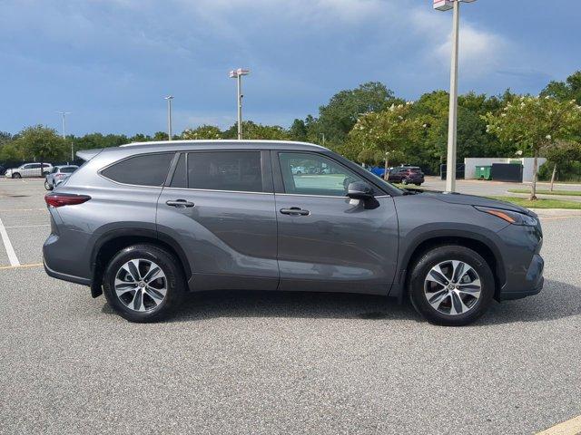 used 2024 Toyota Highlander car