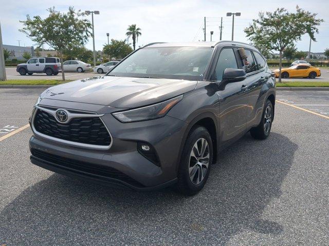 used 2024 Toyota Highlander car