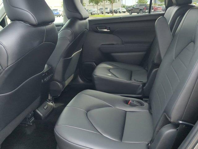 used 2024 Toyota Highlander car