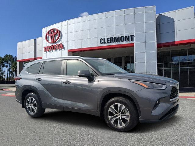 used 2024 Toyota Highlander car