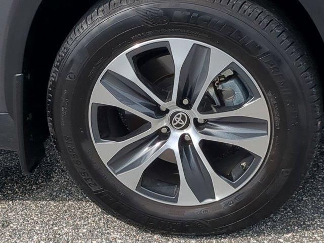 used 2024 Toyota Highlander car