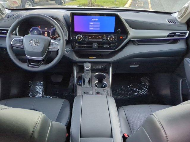 used 2024 Toyota Highlander car