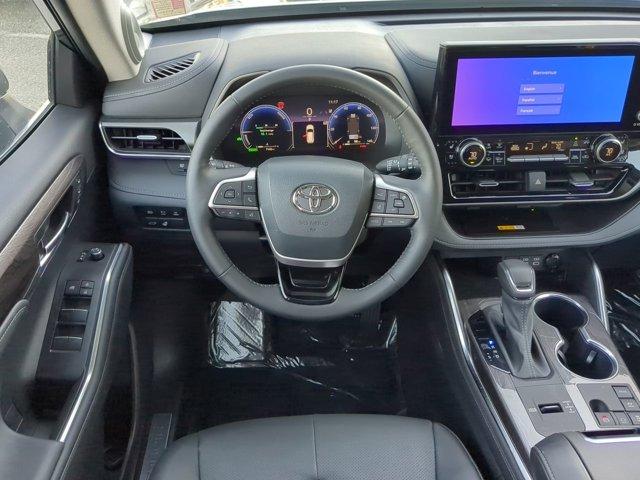 used 2024 Toyota Highlander car