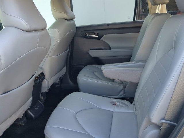 used 2022 Toyota Highlander car