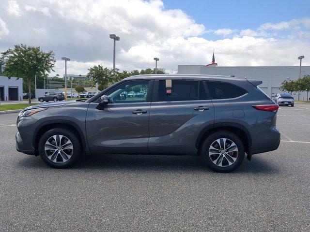 used 2023 Toyota Highlander car