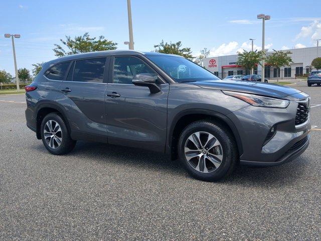 used 2023 Toyota Highlander car