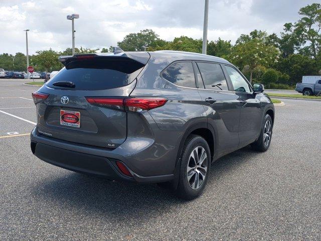 used 2023 Toyota Highlander car