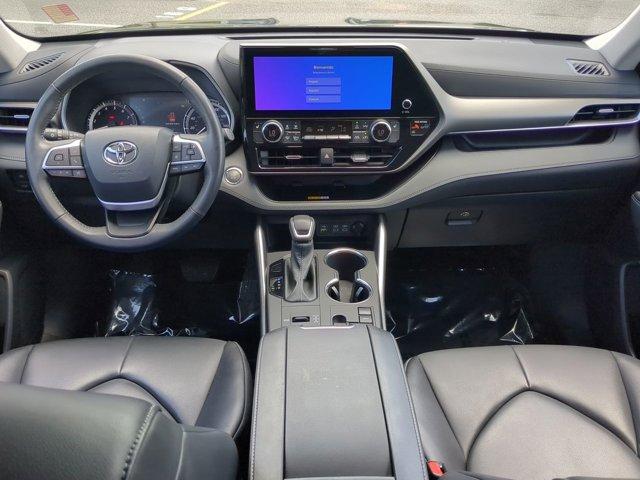 used 2023 Toyota Highlander car