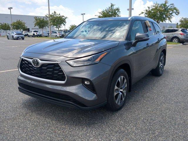 used 2023 Toyota Highlander car