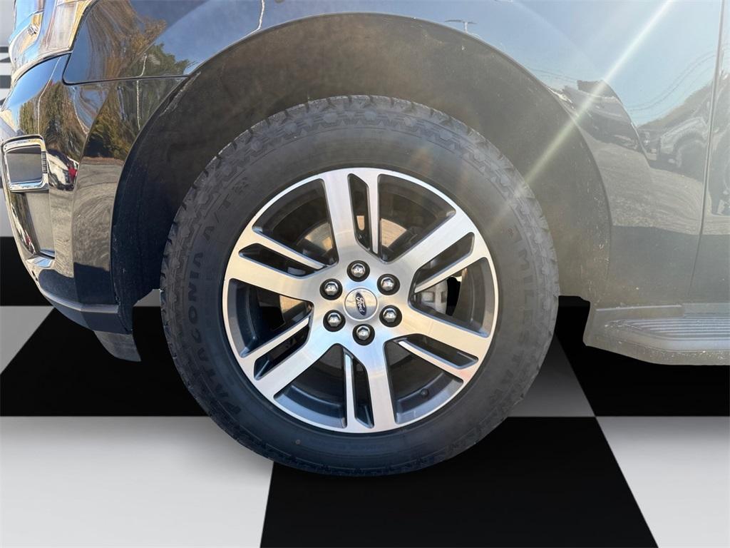 used 2024 Ford Expedition car, priced at $53,895