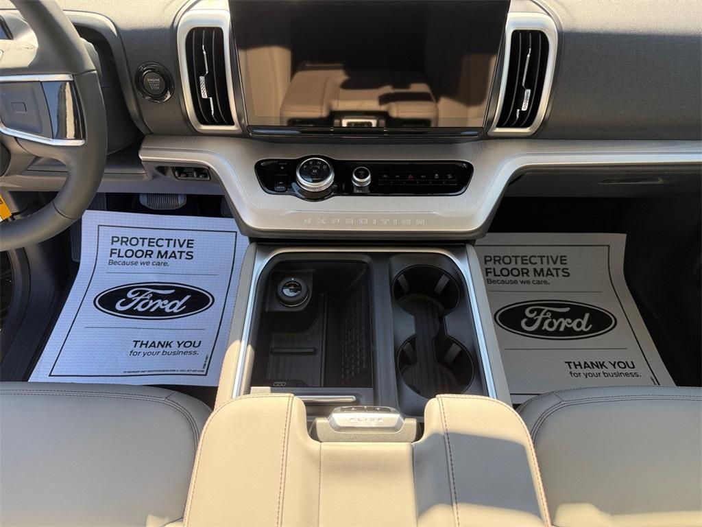 new 2025 Ford Expedition car, priced at $73,090