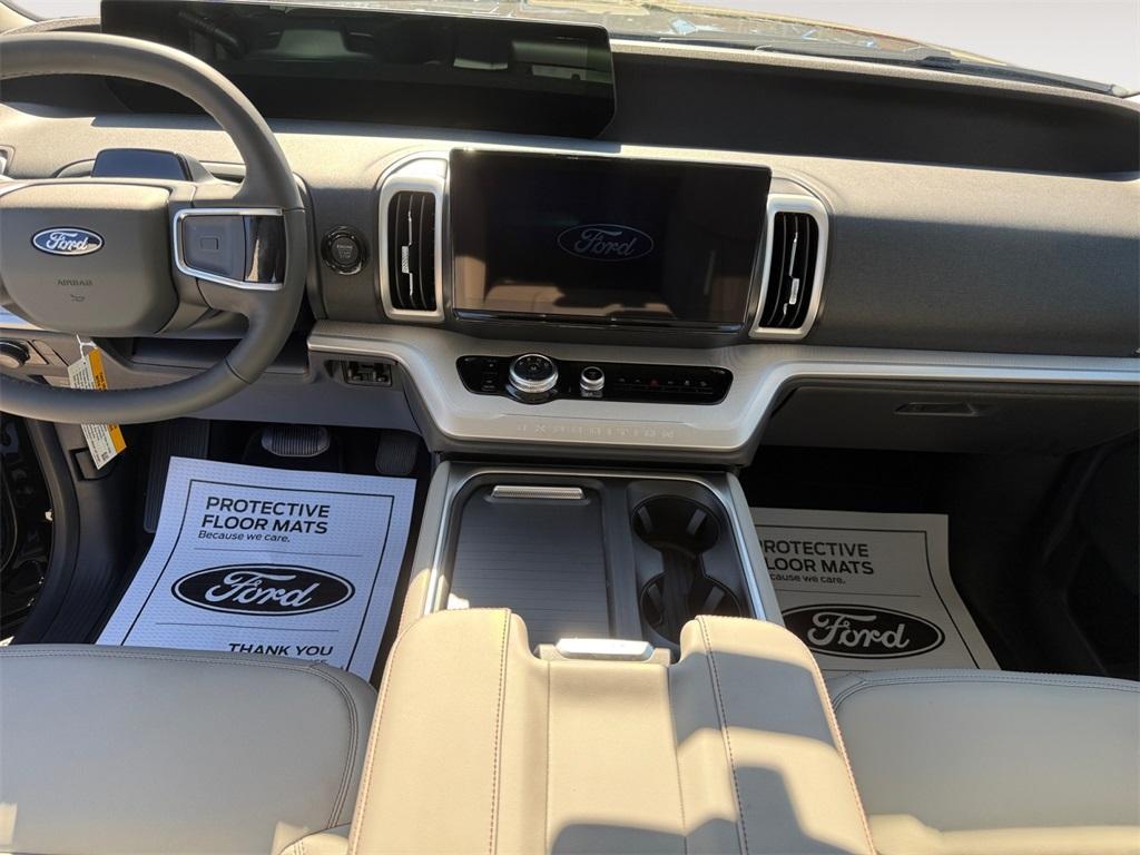 new 2025 Ford Expedition car, priced at $73,090