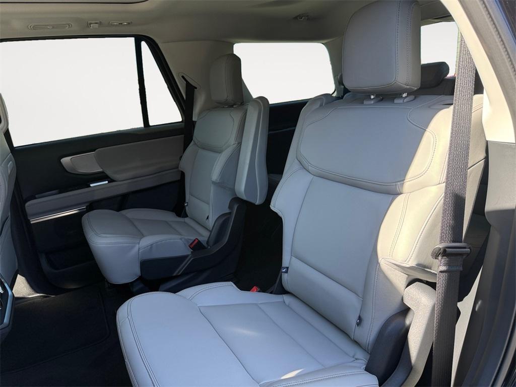 new 2025 Ford Expedition car, priced at $73,090