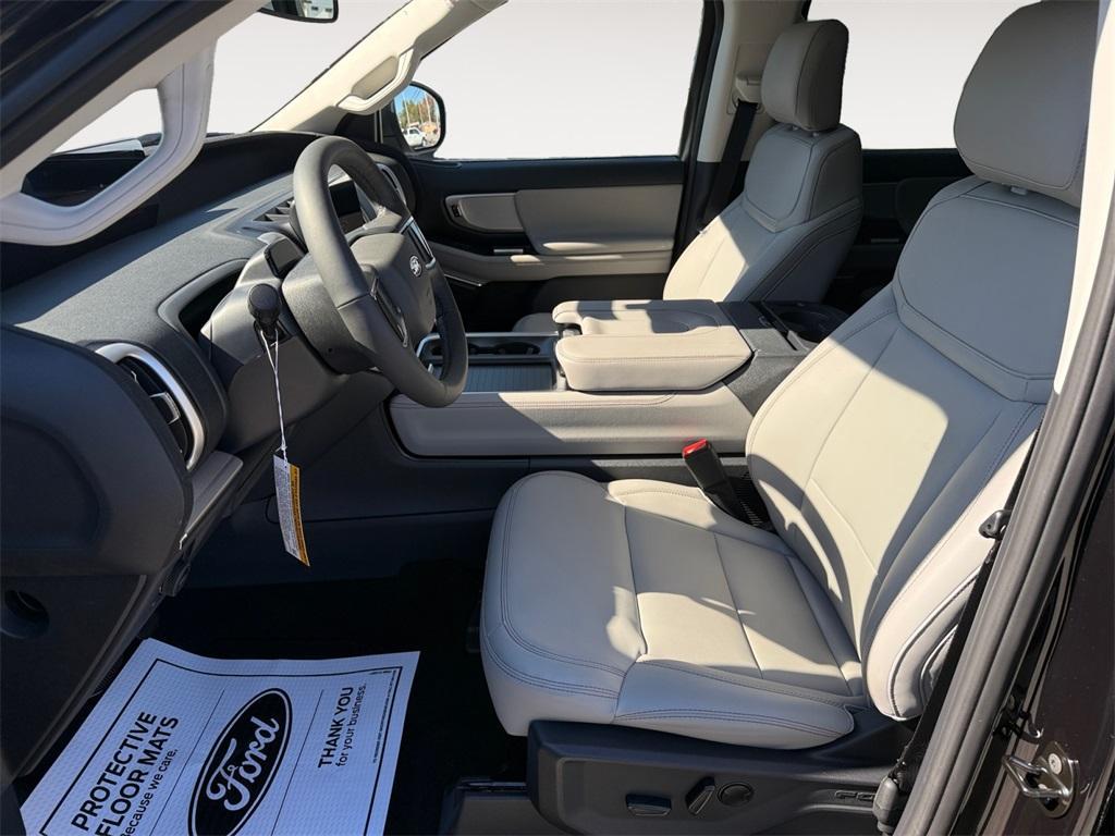new 2025 Ford Expedition car, priced at $73,090