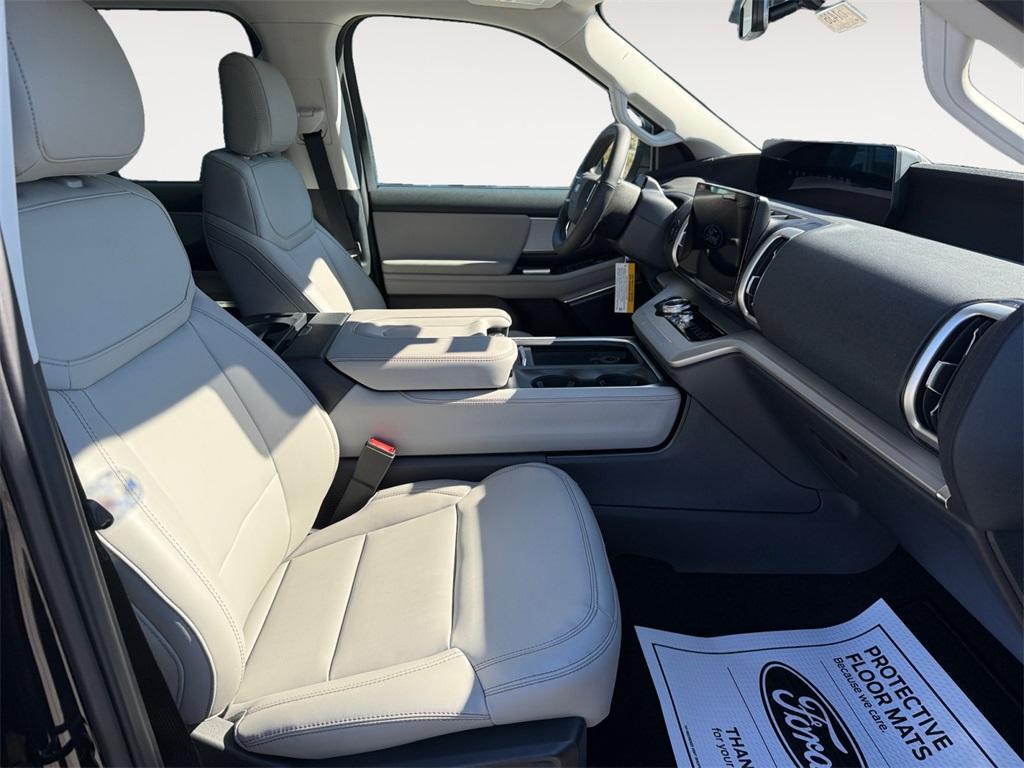 new 2025 Ford Expedition car, priced at $73,090