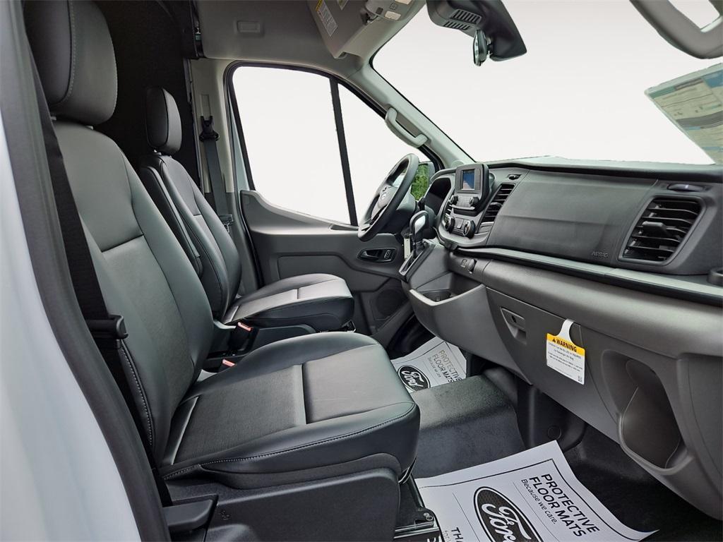 new 2025 Ford Transit-250 car