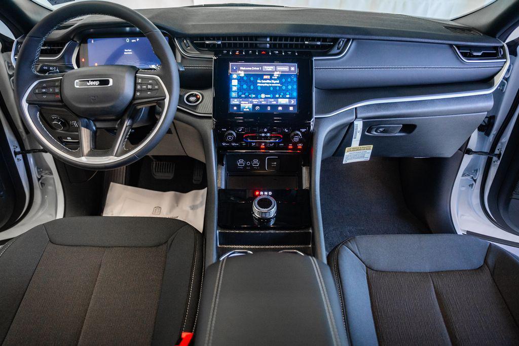 new 2025 Jeep Grand Cherokee car, priced at $35,492