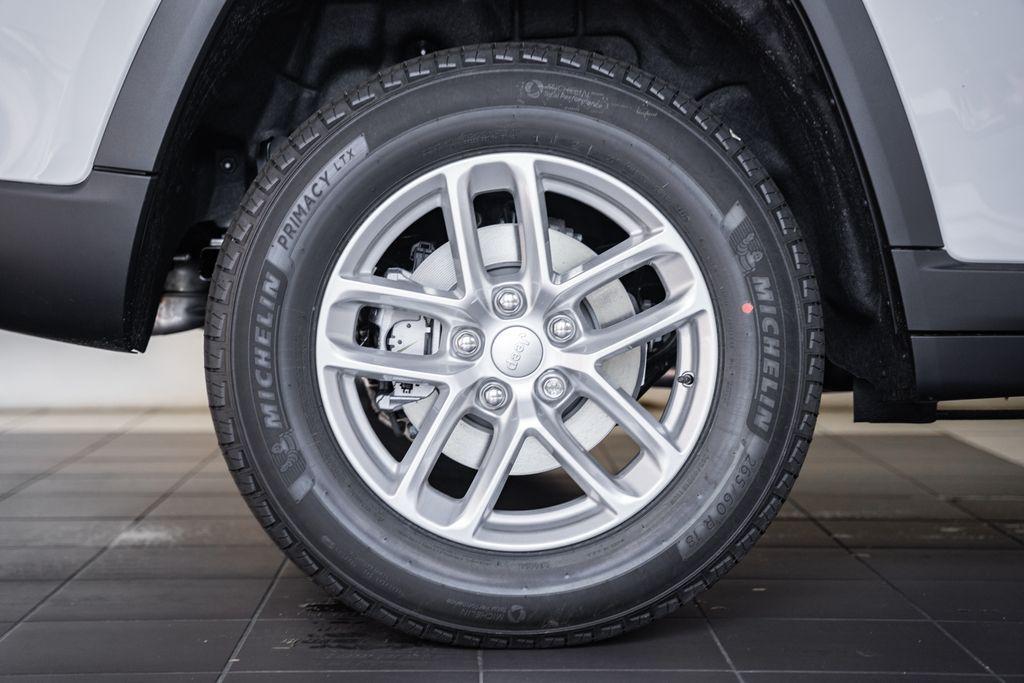 new 2025 Jeep Grand Cherokee car, priced at $35,492