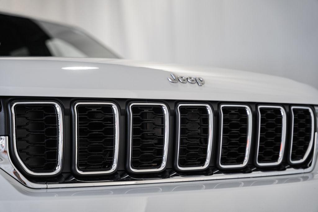 new 2025 Jeep Grand Cherokee car, priced at $35,492