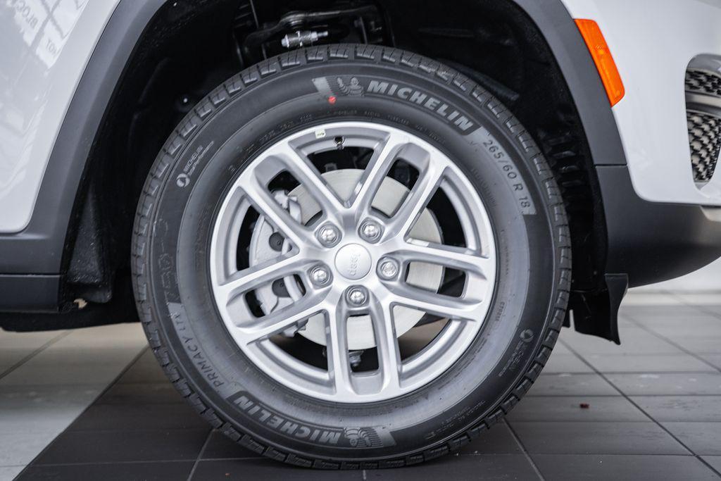 new 2025 Jeep Grand Cherokee car, priced at $35,492