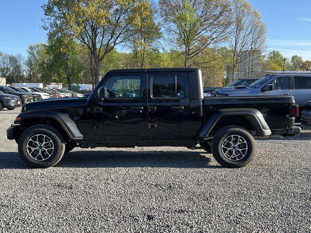 new 2024 Jeep Gladiator car, priced at $39,322