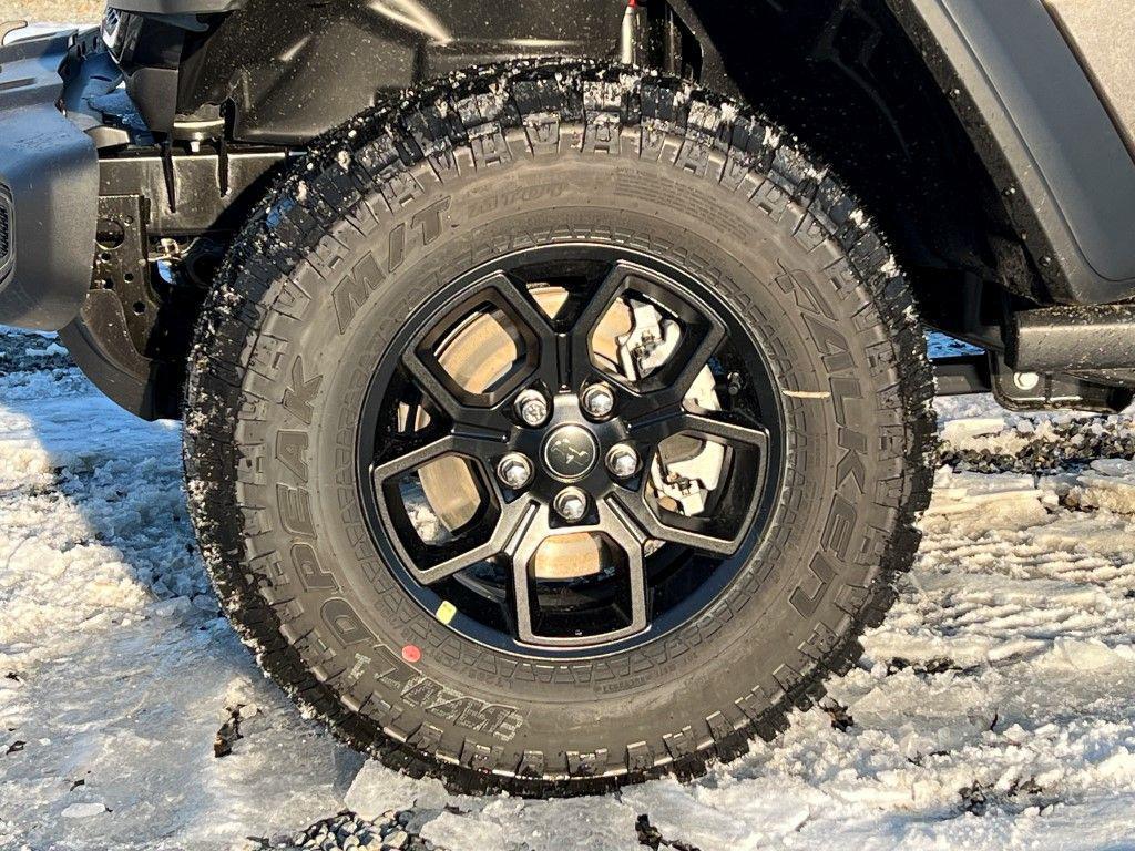 new 2025 Jeep Wrangler car, priced at $46,894