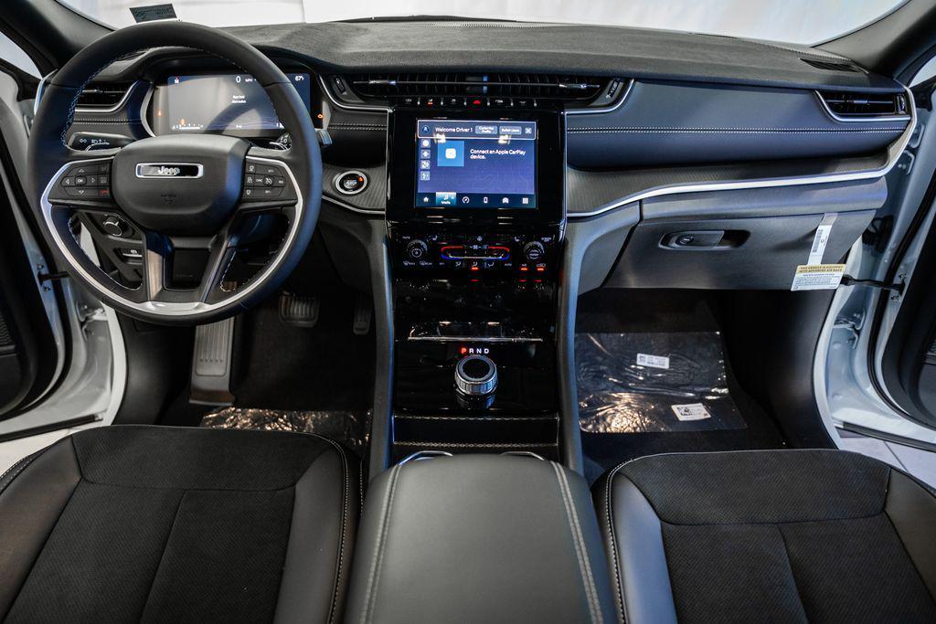 new 2025 Jeep Grand Cherokee car, priced at $40,774