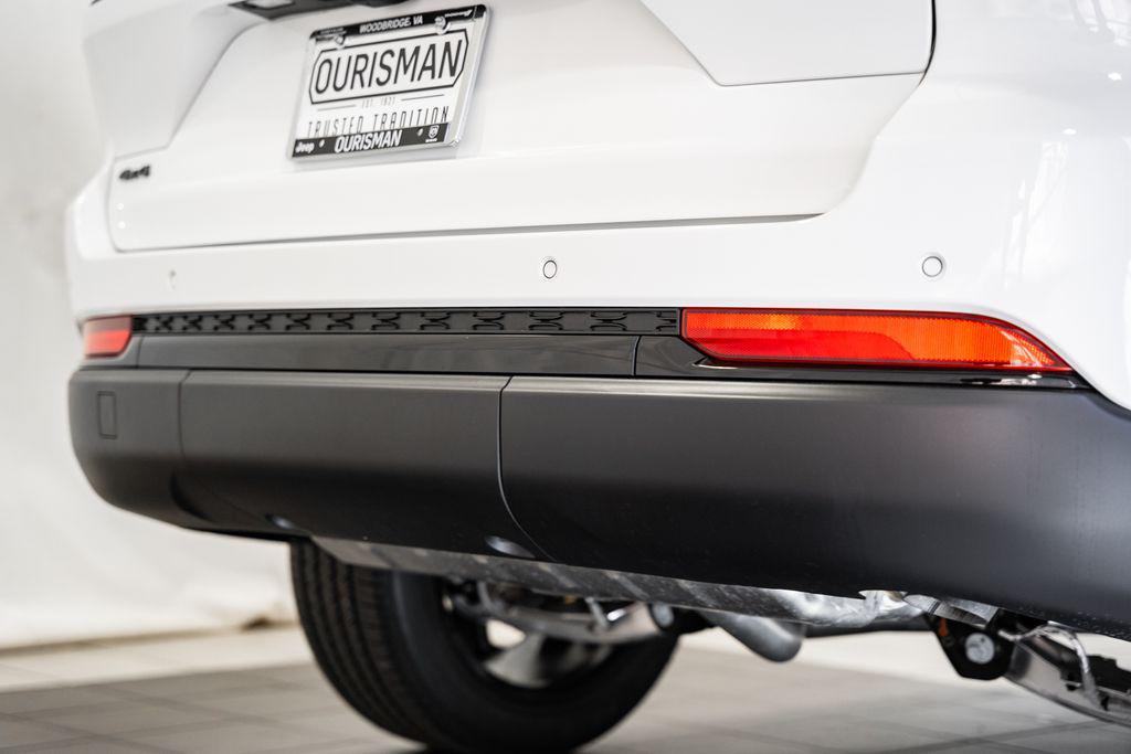 new 2025 Jeep Grand Cherokee car, priced at $40,774