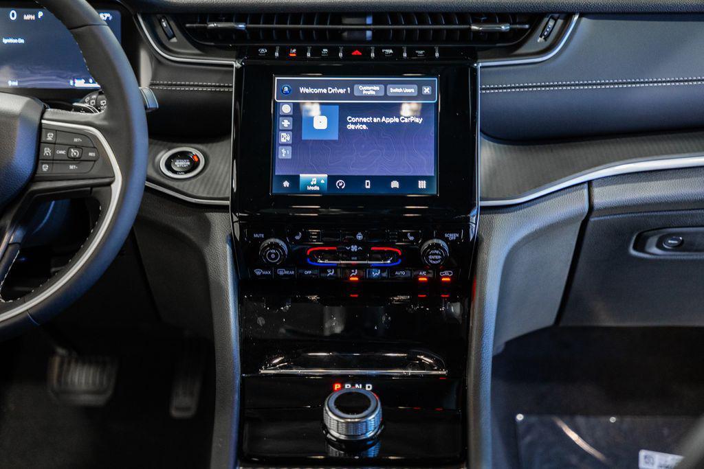 new 2025 Jeep Grand Cherokee car, priced at $40,774