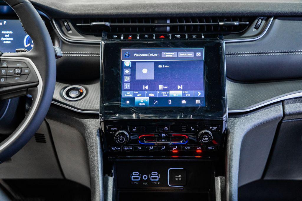 new 2025 Jeep Grand Cherokee car, priced at $42,206