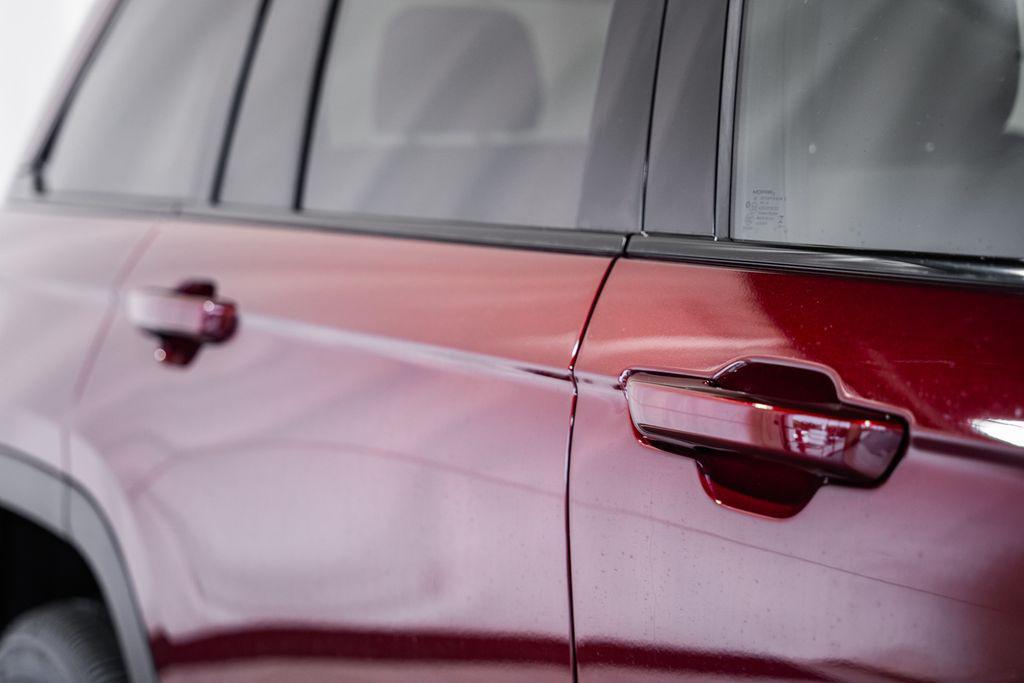 new 2025 Jeep Grand Cherokee car, priced at $42,206