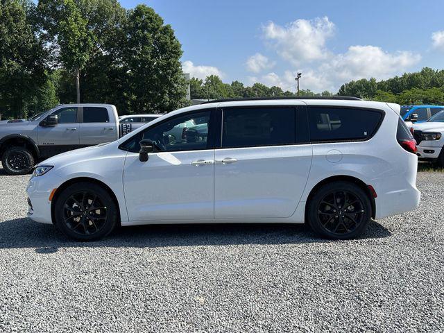 new 2024 Chrysler Pacifica car, priced at $41,458