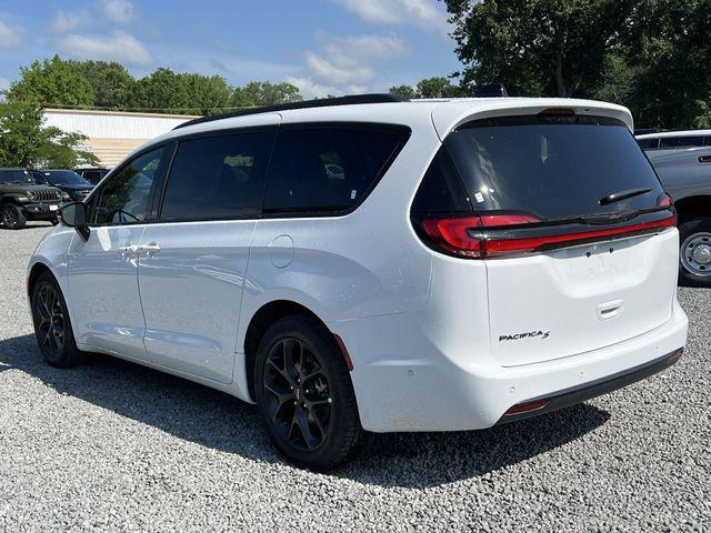 new 2024 Chrysler Pacifica car, priced at $41,458