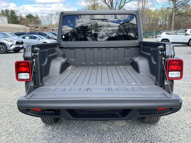 new 2024 Jeep Gladiator car, priced at $41,988