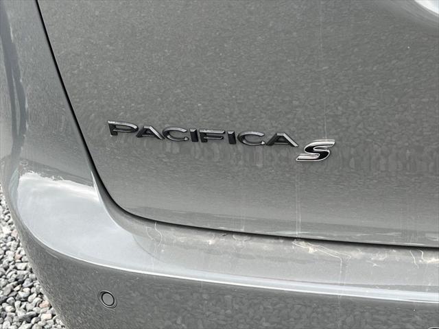 new 2024 Chrysler Pacifica Hybrid car, priced at $47,365