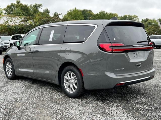 new 2024 Chrysler Pacifica car, priced at $38,085